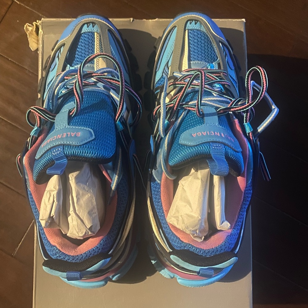 Selling my slightly worn balenciaga track runners. Size 11/44 MEN’S